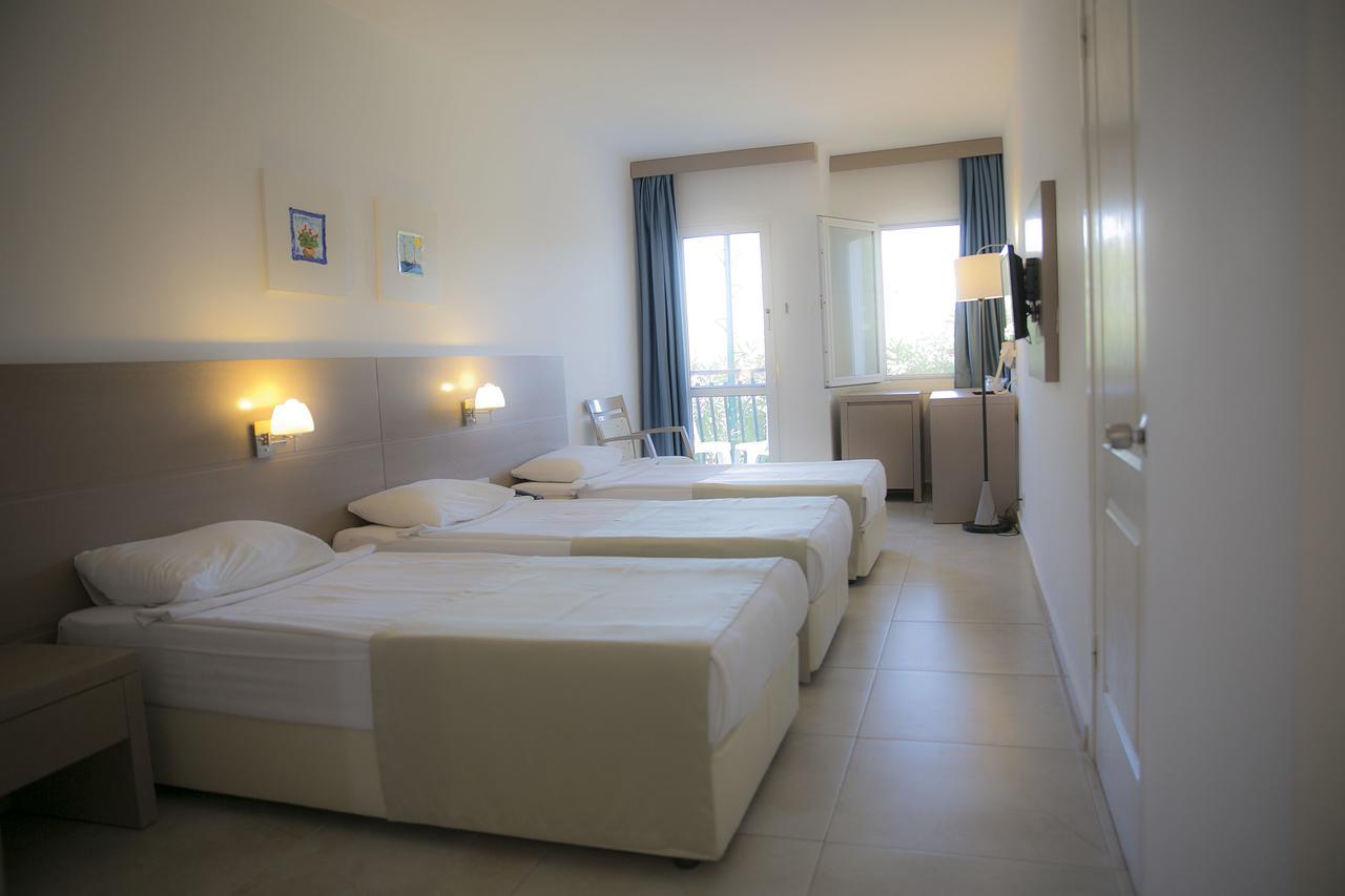 Seaside Club Hotel 3*